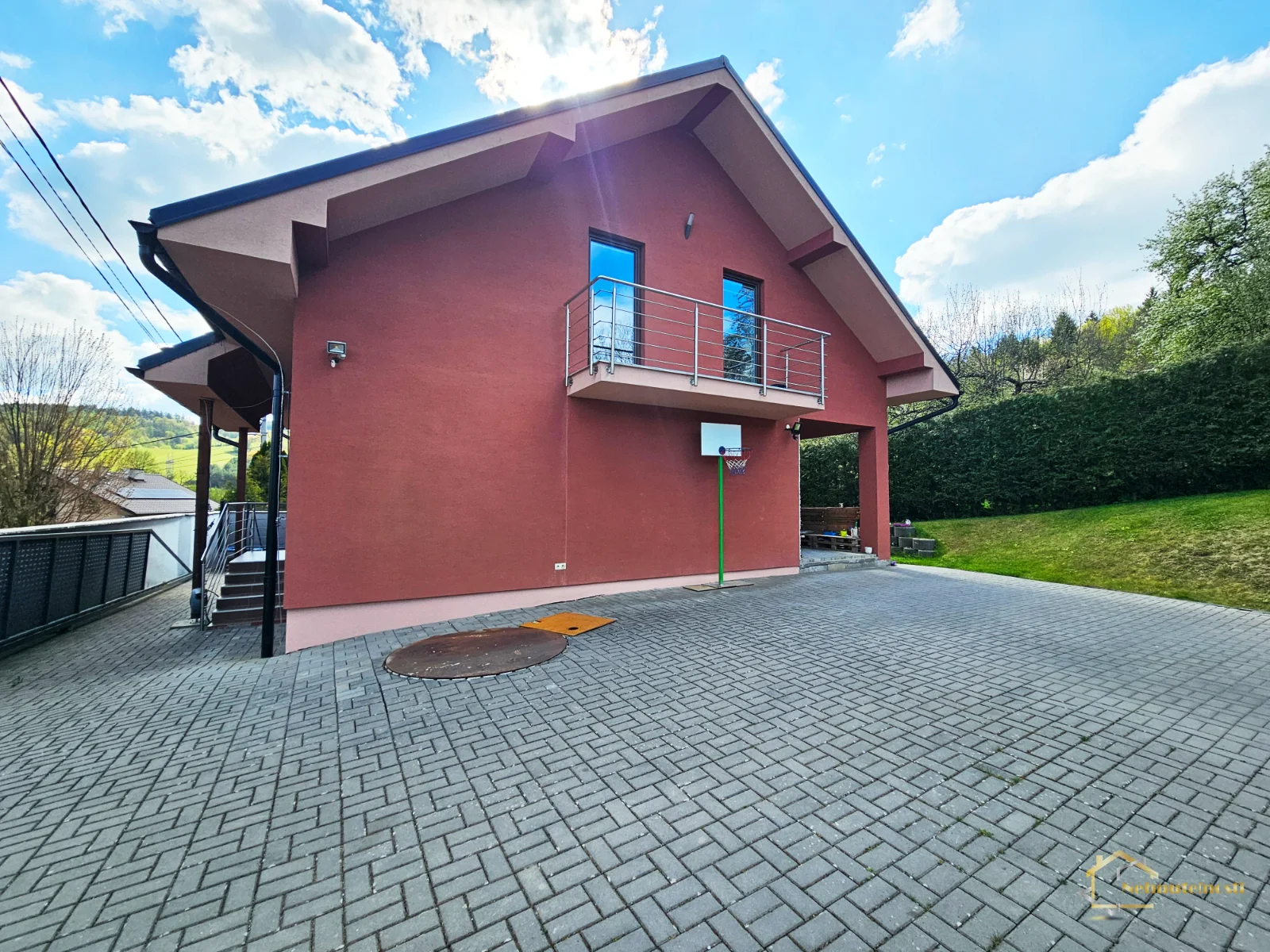 Rodinný dom Horná Poruba – Štyri lipy